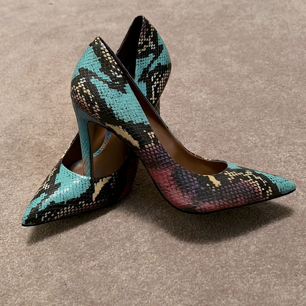 Steve Madden Turquoise Python Heels **fits sz 8.5, tagged 10**